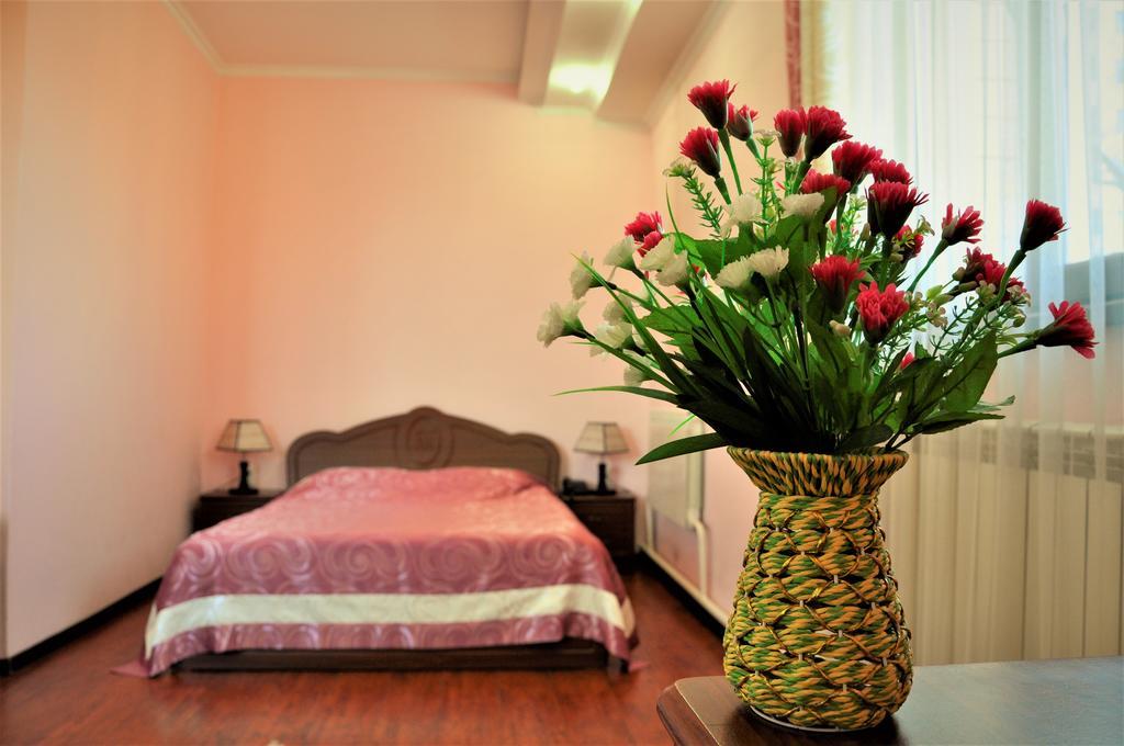 Bishkek Villa Hotel Exterior photo